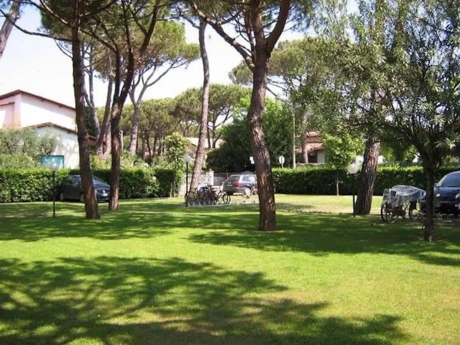 Al Mare Della Versilia Pietrasanta 0*,